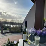 Caloroczny Nad Jeziorem - Balia Z Jacuzzi Feriehus *