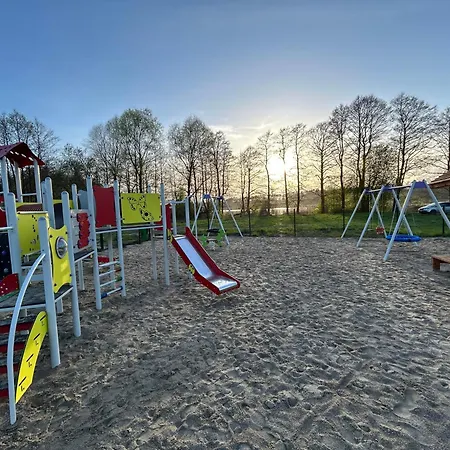 Caloroczny Nad Jeziorem - Balia Z Jacuzzi Feriehus Balewo (Pomerania)