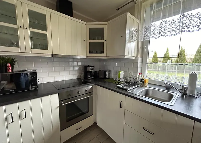 Dom wakacyjny Całoroczny Nad Jeziorem - Balia Z Jacuzzi Balewo (Pomerania)